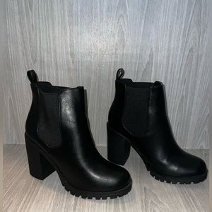 Soda leather ankle heeled boots size 7